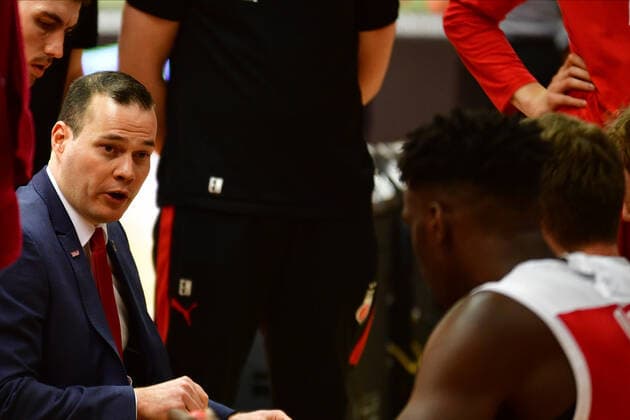 06.12.2020, xbrx, Basketball BBL Bundesliga, Giessen 46ers - Brose Bamberg emspor, v.l. Roijakkers, Johan (Trainer - brose Bamberg), redet mit dem Team, spricht zum Team, Auszeit, Odiase, Norense (32 - brose Bamberg) Giessen