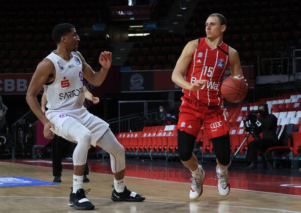 06.12.2020, BBL, FCB Basketball vs BG Goettingen, Audi Dome Muenchen, im Bild: Aubrey Dawkins (BG Goettingen) vs Robin Amaize (FCB Basketball)