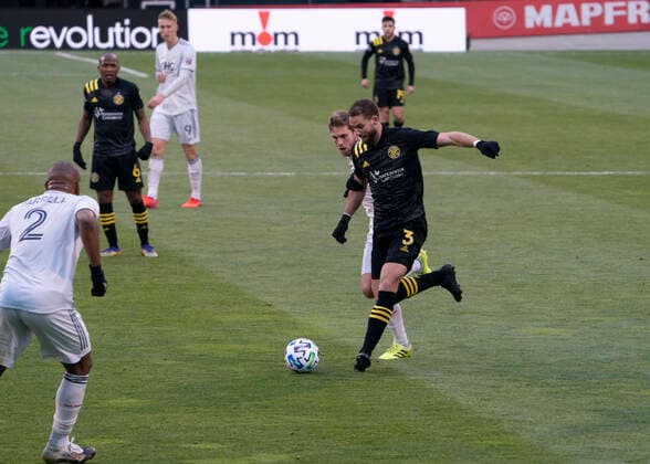 COLUMBUS, OH - DECEMBER 06: Columbus Crew SC defender Josh Williams 3 runs with the ball during the Eastern Conference Final between the Columbus Crew SC and the New England Revolution at MAPFRE Stadium in Columbus, Oho on December 6th, 2020. (Photo by Jason Mowry Icon Sportswire) SOCCER: DEC 06 MLS, Fussball Herren, USA Cup Playoffs Eastern Conference Final - New England Revolution at Columbus Crew Icon2012060015
