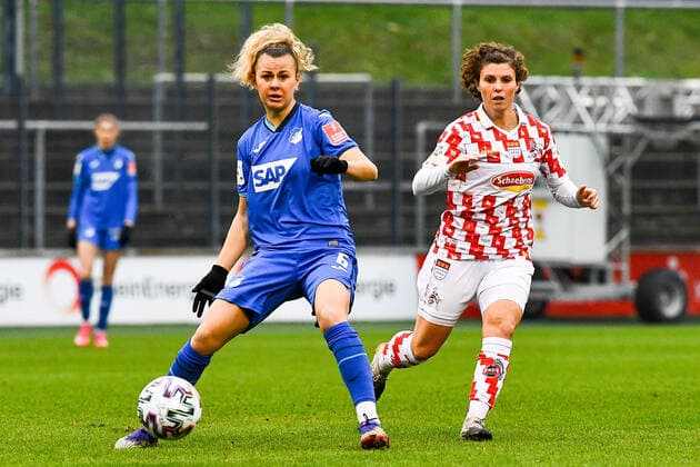 v.li.: Lena Lattwein (TSG, 6), Anja Pfluger (Köln, 20), Zweikampf, Duell, duel, tackle, tackling, Dynamik, Action, Aktion, 06.12.2020, Köln (Deutschland), Fussball, DFB-Pokal Frauen, Achtelfinale, 1. FC Köln - TSG Hoffenheim, DFB DFL REGULATIONS PROHIBIT ANY USE OF PHOTOGRAPHS AS IMAGE SEQUENCES AND OR QUASI-VIDEO.