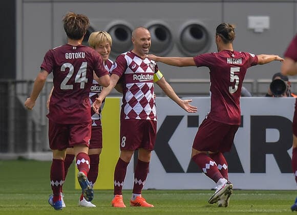 (201207) -- DOHA, Dec. 7, 2020 -- Andres Iniesta (2nd R) of Vissel Kobe celebrates his goal with teammates during the round of 16 match of the AFC Champions League between Shanghai SIPG FC of China and Vissel Kobe of Japan in Doha, Qatar, Dec. 7, 2020. (Photo by Xinhua) (SP)QATAR-DOHA-FOOTBALL-AFC CHAMPIONS LEAGUE-SHANGHAI SIPG VS VISSEL KOBE Nikku 