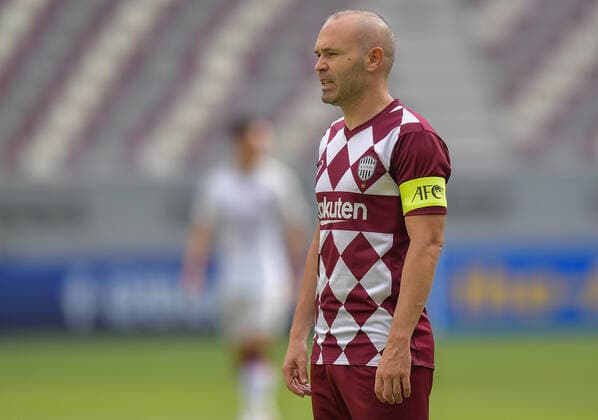 (201207) -- DOHA, Dec. 7, 2020 -- Andres Iniesta of Vissel Kobe reacts during the round of 16 match of the AFC Champions League between Shanghai SIPG FC of China and Vissel Kobe of Japan in Doha, Qatar, Dec. 7, 2020. (Photo by Xinhua) (SP)QATAR-DOHA-FOOTBALL-AFC CHAMPIONS LEAGUE-SHANGHAI SIPG VS VISSEL KOBE Nikku 