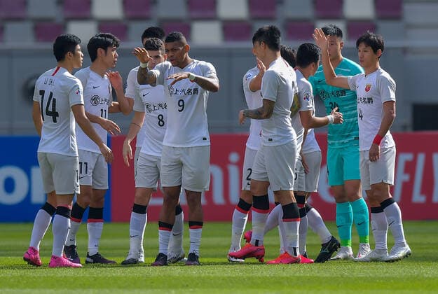 (201207) -- DOHA, Dec. 7, 2020 -- Players of Shanghai SIPG FC react prior to the round 16 match of the AFC Champions League between Shanghai SIPG FC of China and Vissel Kobe of Japan in Doha, Qatar, Dec. 7, 2020. (Photo by Xinhua) (SP)QATAR-DOHA-FOOTBALL-AFC CHAMPIONS LEAGUE-SHANGHAI SIPG VS VISSEL KOBE Nikku 