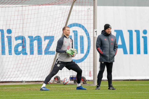 v.li:Manuel NEUER (Torwart Bayern Muenchen), Hans Dieter Flick (Hansi ,Trainer Bayern Muenchen). Abschlusstraining vor dem CL Spiel FC Bayern Muenchen-FC Lokomotive Moskau, Fussball Champions League,Gruppe A, Gruppenphase,6.Spieltag, am 08.12..2020. DFL REGULATIONS PROHIBIT ANY USE OF PHOTOGRAPHS AS IMAGE SEQUENCES AND OR QUASI-VIDEO. Foto:Marco Donato FC Bayern Muenchen via SVEN SIMON Fussball Champions League FC Bayern Muenchen. FC Lokomotiv Moskva