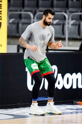 Yildirim Nusret (Pinar Karsiyaka, 64) JobStairs Gießen 46ers - Brose Bamberg, easyCredit Basketball Bundesliga, Saison 2020-2021, 5. Spieltag, Gießen, Germany, 06.12.2020, -