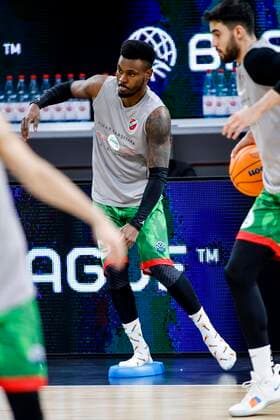 Sek Henry (Pinar Karsiyaka, 22) JobStairs Gießen 46ers - Brose Bamberg, easyCredit Basketball Bundesliga, Saison 2020-2021, 5. Spieltag, Gießen, Germany, 06.12.2020, -