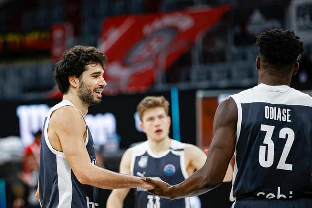 links Michele Vitali (Brose Bamberg, 31) Basketball Champions League 2020 21, Gruppenphase Spieltag 3, Brose Bamberg - Pinar Karsiyaka 08.12.2020, Bamberg, Brose Arena Foto: Daniel Löb Loeb Verwendung des Fotos ausserhalb journalistischer Zwecke bitte Ruecksprache mit dem Fotografen halten. - Copyright: DanielxLöb