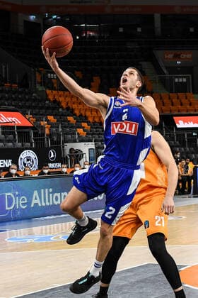 GER, EuroCup, ratiopharm ulm vs Buducnost VOLI Podgorica 08.12.2020, ratiopharm arena, Neu-Ulm, GER, EuroCup, ratiopharm ulm vs Buducnost VOLI Podgorica, im Bild Korbleger von Nikola Ivanovic (Podgorica, 2)