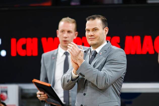 Headcoach Johan Roijakkers (Brose Bamberg) Basketball Champions League 2020 21, Gruppenphase Spieltag 3, Brose Bamberg - Pinar Karsiyaka 08.12.2020, Bamberg, Brose Arena Foto: Daniel Löb Loeb Verwendung des Fotos ausserhalb journalistischer Zwecke bitte Ruecksprache mit dem Fotografen halten. - Copyright: DanielxLöb