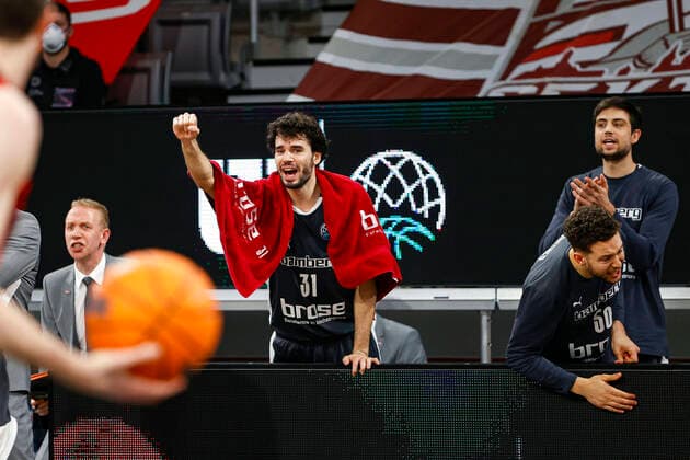 Michele Vitali (Brose Bamberg, 31) Basketball Champions League 2020 21, Gruppenphase Spieltag 3, Brose Bamberg - Pinar Karsiyaka 08.12.2020, Bamberg, Brose Arena Foto: Daniel Löb Loeb Verwendung des Fotos ausserhalb journalistischer Zwecke bitte Ruecksprache mit dem Fotografen halten. - Copyright: DanielxLöb
