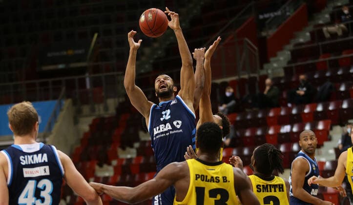 Ludwigsburg , Basketball easyCredit BBL Bundesliga , MHP RIESEN Ludwigsburg vs. Alba Berlin , Johannes Thiemann ( Alba )