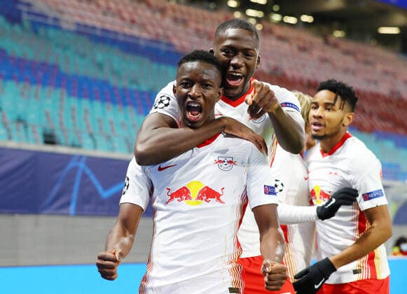 Bilder des Jahres 2020, Sport 12 Dezember Sport Themen der Woche KW50 Sport Bilder des Tages RB Leipzig - Manchester Utd 08.12.2020 Leipzig, 08.12.2020, Red Bull Arena, Champions League, Gruppe H, 6.Spieltag , RB Leipzig vs. Manchester United, ManU , Im Bild: Tor für RB Leipzig. Amadou Haidara (8, RB Leipzig) trifft zum 2:0 und jubelt mit Christopher Nkunku (18, RB Leipzig). , *** RB Leipzig Manchester Utd 08 12 2020 Leipzig, 08 12 2020, Red Bull Arena, Champions League, Group H, 6 Matchday , RB Leipzig vs. Manchester United , In the picture goal for RB Leipzig Amadou Haidara 8, RB Leipzig scores to 2 0 and cheers with Christopher Nkunku 18, RB Leipzig ,