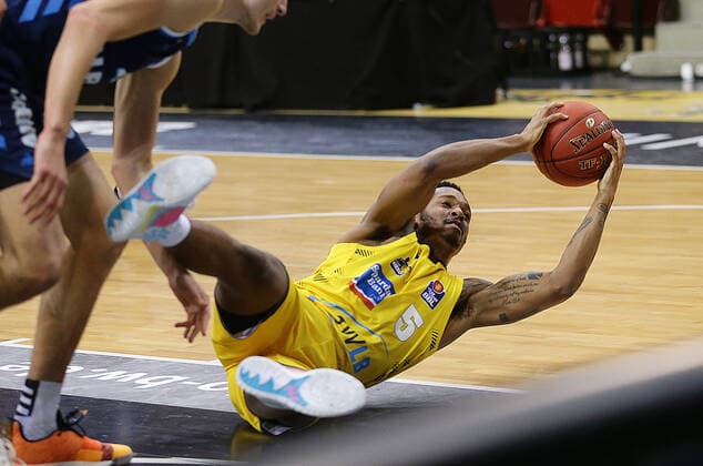 Ludwigsburg , Basketball easyCredit BBL Bundesliga , MHP RIESEN Ludwigsburg vs. Alba Berlin , Barry Brown ( Riesen )