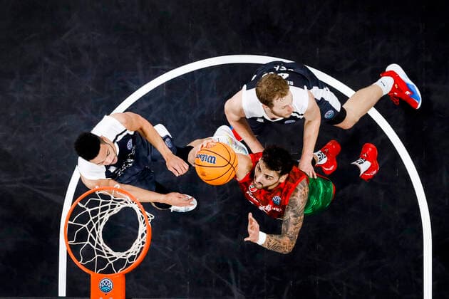Mitte Mahir Agva (Pinar Karsiyaka, 07) Basketball Champions League 2020 21, Gruppenphase Spieltag 3, Brose Bamberg - Pinar Karsiyaka 08.12.2020, Bamberg, Brose Arena Foto: Daniel Löb Loeb Verwendung des Fotos ausserhalb journalistischer Zwecke bitte Ruecksprache mit dem Fotografen halten. - Copyright: DanielxLöb