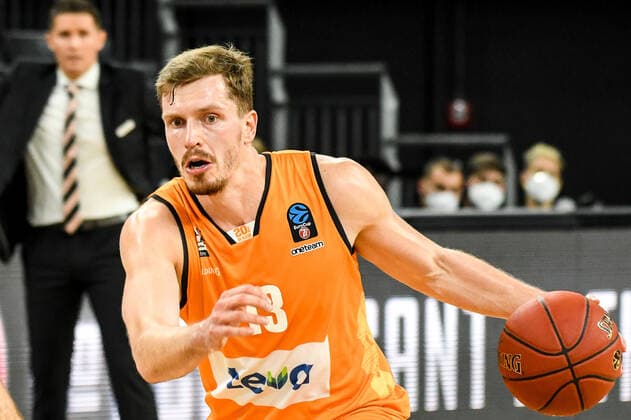 GER, EuroCup, ratiopharm ulm vs Buducnost VOLI Podgorica 08.12.2020, ratiopharm arena, Neu-Ulm, GER, EuroCup, ratiopharm ulm vs Buducnost VOLI Podgorica, im Bild Andreas Obst (Ulm, 13)