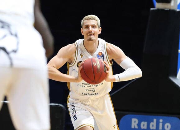Löwen Braunschweig vs. Giessen, BBL Braunschweig, 08.12.2020, BASKETBALL - easyCredit BBL Basketball Bundesliga, Löwen Braunschweig vs. JobStairs Giessen 46ers, Saison 2020 21. Lukas Wank (Löwen Braunschweig) Braunschweig