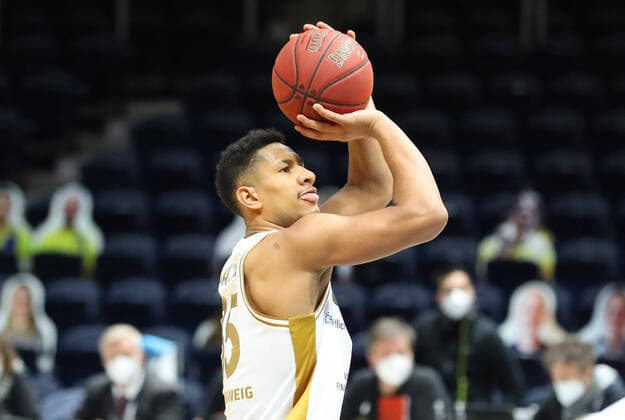 Löwen Braunschweig vs. Giessen, BBL Braunschweig, 08.12.2020, BASKETBALL - easyCredit BBL Basketball Bundesliga, Löwen Braunschweig vs. JobStairs Giessen 46ers, Saison 2020 21. Karim Jallow (Löwen Braunschweig) Braunschweig
