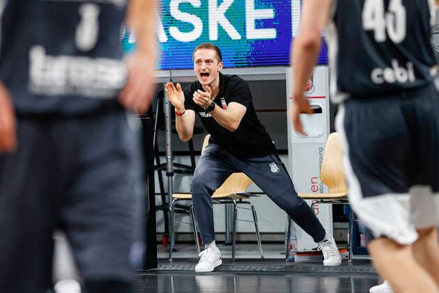 Performance Coach Domenik Theodorou (Brose Bamberg) Basketball Champions League 2020 21, Gruppenphase Spieltag 3, Brose Bamberg - Pinar Karsiyaka 08.12.2020, Bamberg, Brose Arena Foto: Daniel Löb Loeb Liste zzgl. Mehrwertsteuer. Verwendung des Fotos ausserhalb journalistischer Zwecke bitte Ruecksprache mit dem Fotografen halten. - Copyright: DanielxLöb
