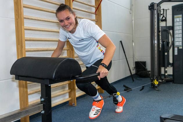 Sport Bilder des Tages Inken Henningsen (27, SV Halle) sattelt um vom Basketball zu den Bobanschieberinnen und trainiert bei der Leichtathletik Gruppe um Bundestrainer Wolfgang Kühne Halle Saale Sachsen-Anhalt Deutschland