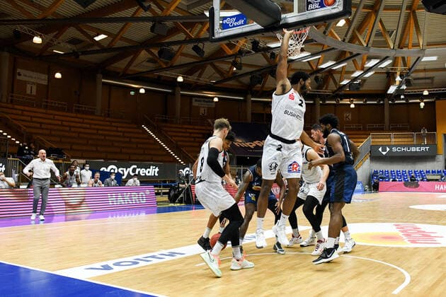 Terrell Harris (Niners Chemnitz) am Korb, GER, HAKRO Merlins Crailsheim vs. Niners Chemnitz, 09.12.2020, 1. Spieltag easycredit Basketball Bundesliga, Spielzeit 2020 2021. GER, HAKRO Merlins Crailsheim vs. Niners Chemnitz, 09.12.2020, 1. Spieltag easycredit Basketball Bundesliga, Spielzeit 2020 2021 Crailsheim Copyright: xEibnerxPressefoto MichaelxMemmlerx EP_MMR