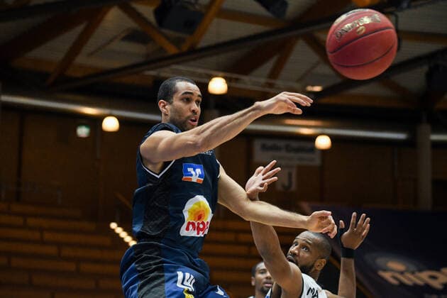 Elias Lasisi (HAKRO Merlins Crailsheim) am Korb, GER, HAKRO Merlins Crailsheim vs. Niners Chemnitz, 09.12.2020, 1. Spieltag easycredit Basketball Bundesliga, Spielzeit 2020 2021. GER, HAKRO Merlins Crailsheim vs. Niners Chemnitz, 09.12.2020, 1. Spieltag easycredit Basketball Bundesliga, Spielzeit 2020 2021 Crailsheim Copyright: xEibnerxPressefoto MichaelxMemmlerx EP_MMR