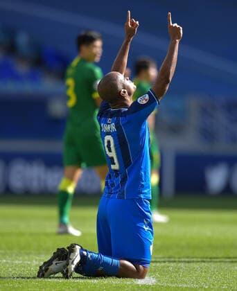 (201210) -- DOHA, Dec. 10, 2020 -- Junior Negrao of Ulsan Hyundai FC celebrates scoring during the quarterfinal match between Beijing Guoan FC of China and Ulsan Hyundai FC of South Korea at the AFC Champions League in Doha, Qatar, Dec. 10, 2020. (Photo by Xinhua) (SP)QATAR-DOHA-FOOTBALL-AFC CHAMPIONS LEAGUE-ULSAN HYUNDAI-BEIJING GUOAN Nikku 