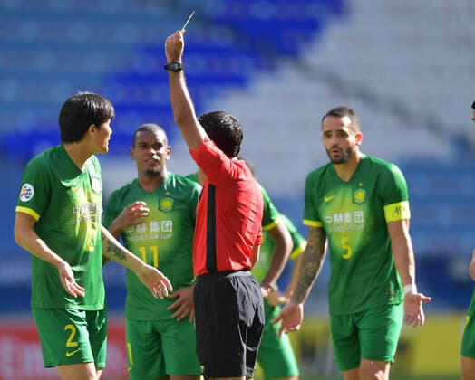 (201210) -- DOHA, Dec. 10, 2020 -- Kim Min-Jae (1st L) of Beijing Guoan FC gets a yellow card during the quarterfinal match between Beijing Guoan FC of China and Ulsan Hyundai FC of South Korea at the AFC Champions League in Doha, Qatar, Dec. 10, 2020. (Photo by Xinhua) (SP)QATAR-DOHA-FOOTBALL-AFC CHAMPIONS LEAGUE-ULSAN HYUNDAI-BEIJING GUOAN Nikku 