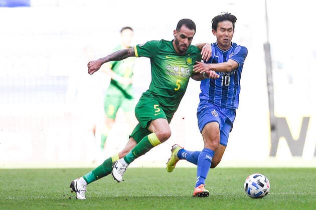 South Korean professional football player Yoon Bit-garam of Ulsan Hyundai, right, defend against Brazilian football player Renato Soares de Oliveira Augusto, or simply Renato Augusto, of Beijing Sinobo Guoan F.C., left, during the quarter-final match of 20 21 AFC Champions League (ACL), Doha city, Qatar, 10 December 2020. Beijing Sinobo Guoan F.C. was defeated by Ulsan Hyundai with 0-2.