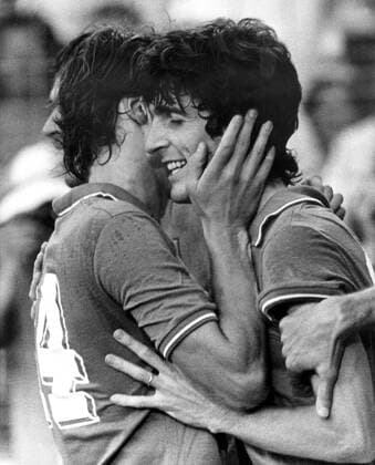 11 07 1982 -. Fußball, WM Finale 1982 in Madrid Spanien - Nationalteam - Italien - BR Deutschland - . In foto un momento della finale tra Germania Ovest e Italia allo stadio Santiago Bernabeu di Madrid: abbraccio tra Marco Tardelli e Paolo Rossi dopo il gol dell 1 a 0 segnato dall Italia Editorial Usage Only  Copyright: xHartmutxReehx xIPAx xIPAx