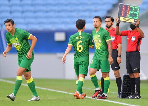 (201210) -- DOHA, Dec. 10, 2020 -- Li Ke (3rd R) and Zhang Yuning (1st L) of Beijing Guoan FC enter the pitch as substitutes during the quarterfinal match between Beijing Guoan FC of China and Ulsan Hyundai FC of South Korea at the AFC Champions League in Doha, Qatar, Dec. 10, 2020. (Photo by Xinhua) (SP)QATAR-DOHA-FOOTBALL-AFC CHAMPIONS LEAGUE-ULSAN HYUNDAI-BEIJING GUOAN Nikku 