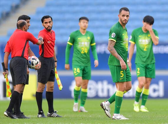(201210) -- DOHA, Dec. 10, 2020 -- Renato Augusto (2nd R) of Beijing Guoan FC looks dejected after the quarterfinal match between Beijing Guoan FC of China and Ulsan Hyundai FC of South Korea at the AFC Champions League in Doha, Qatar, Dec. 10, 2020. (Photo by Xinhua) (SP)QATAR-DOHA-FOOTBALL-AFC CHAMPIONS LEAGUE-ULSAN HYUNDAI-BEIJING GUOAN Nikku 