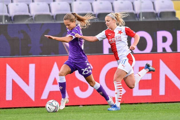 Frederikke Thogersen (Fiorentina Femminile) and Gabriela Slajsova (Slavia Praga) during Fiorentina Femminile vs Slavia Praga, UEFA Champions League Women football match in florence, Italy, December 10 2020  Copyright: xLM LisaxGuglielmix xIPAx xLivexMediax 0