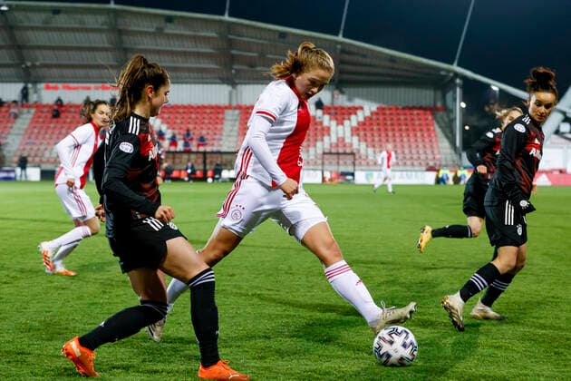 AMSTERDAM , 10-12-2020 , Sportpark de Toekomst , Dutch football , Champions League , season 2020 2021. (R-L) Ajax player Jonna van de Velde and Bayern Munchen player Sarah Zadrazil during the match Ajax vs Bayern Munchen women Ajax - Bayern Munchen women  Copyright: ToonxDompeling