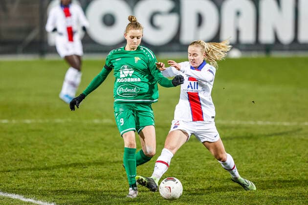 10.12.2020 LECZNA, POLSKA ( LECZNA, POLAND) PILKA NOZNA KOBIET (WOMEN S FOOTBALL) UEFA LIGA MISTRZOW KOBIET 2020 2021 ( UEFA WOMEN S CHAMPIONS LEAGUE 202 2021 ), 1 16 FINALU ( ROUND OF 32) MECZ (GAME) GKS GORNIK LECZNA - PARIS SAINT GERMAIN NZ NIKOLA KARCZEWSKA, PAULINA DUDEK FOTO LUKASZ GROCHALA CYFRASPORT NEWSPIX.PL --- Newspix.pl  20201210CSLG0014