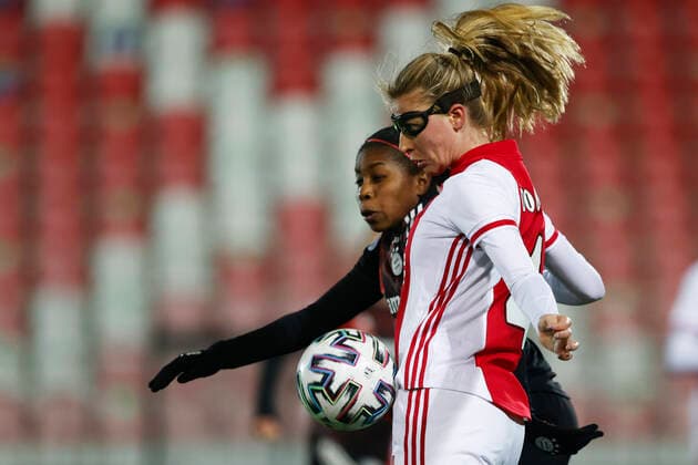 AMSTERDAM , 10-12-2020 , Sportpark de Toekomst , Dutch football , Champions League , season 2020 2021. (R-L) Ajax player Lisa Doorn and Bayern Munchen player Lineth Beerensteyn during the match Ajax vs Bayern Munchen women Ajax - Bayern Munchen women  Copyright: ToonxDompeling