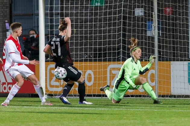 AMSTERDAM , 10-12-2020 , Sportpark de Toekomst , Dutch football , Champions League , season 2020 2021. (R-L) Ajax goalkeeper Lize Kop and Bayern Munchen player Marina Hegerin during the match Ajax vs Bayern Munchen women Ajax - Bayern Munchen women  Copyright: ToonxDompeling