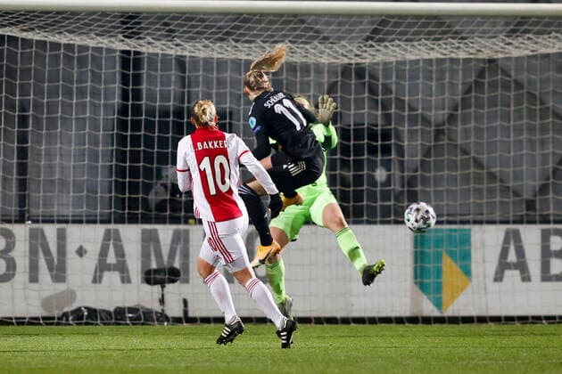 AMSTERDAM , 10-12-2020 , Sportpark de Toekomst , Dutch football , Champions League , season 2020 2021. Bayern Munchen player Lea Schuller scores the 0-1 during the match Ajax vs Bayern Munchen women Ajax - Bayern Munchen women  Copyright: ToonxDompeling