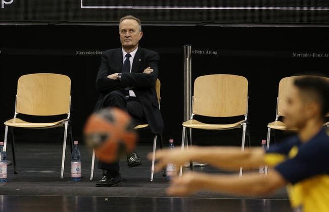 Trainer Aito Garcia Reneses Basketball EuroLeague Herren Saison 2020 2021 10.12.2020 ALBA Berlin vs. Fenerbahce Istanbul