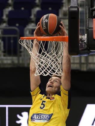 Niels Giffey Aktion Oberkoerper Oberkörper Basketball EuroLeague Herren Saison 2020 2021 10.12.2020 ALBA Berlin vs. Fenerbahce Istanbul