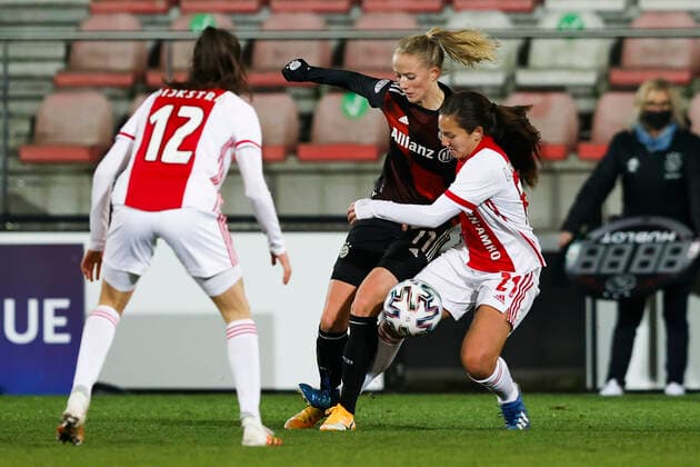 AMSTERDAM , 10-12-2020 , Sportpark de Toekomst , Dutch football , Champions League , season 2020 2021. (R-L) Ajax player Vanity Lewerissa and Bayern Munchen player Lea Schuller during the match Ajax vs Bayern Munchen women Ajax - Bayern Munchen women  Copyright: ToonxDompeling