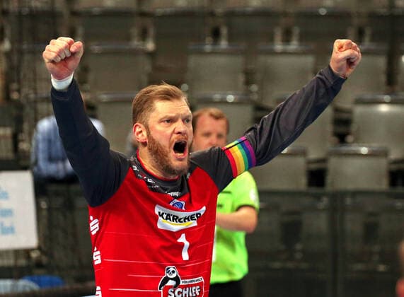 10.12.2020, Deutschland, Stuttgart, Handball 1. Bundesliga Saison 2020 2021, TVB 1898 Stuttgart vs. GWD Minden: Johannes Bitter (TVB) jubelt, Jubel