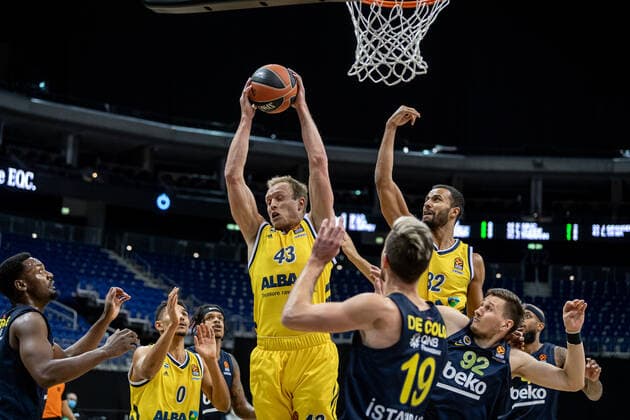 Basketball Berlin 10.12.2020 Saison 2020 2021 Euroleague Regular Season Vorrunde Alba Berlin vs Fenerbahce Beko Istanbul Luke Sikma (Alba Berlin, No.43)
