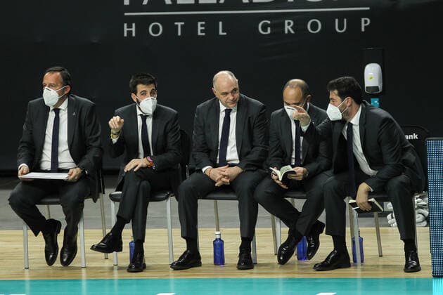 December 10, 2020, Madrid, MADRID, SPAIN: Pablo Laso, head coach of Real Madrid Baloncesto during Euroligue basketball match played between Real Madrid and Zenit San Petersburgo at Wizink Center on December 10, 2020 in Madrid, Spain. Madrid SPAIN - ZUMAa181 20201210_zaa_a181_012 Copyright: xIrinaxR.xHipolitox