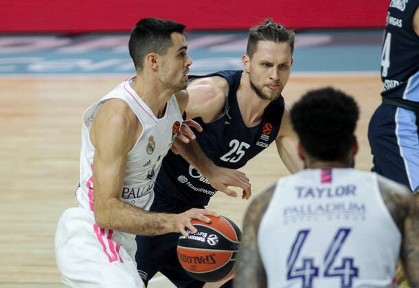 December 10, 2020, Madrid, MADRID, SPAIN: Alberto Abalde of Real Madrid and and Mateusz Ponitka of BT Zenit San Petersburgo in action during Euroligue basketball match played between Real Madrid and Zenit San Petersburgo at Wizink Center on December 10, 2020 in Madrid, Spain. Madrid SPAIN - ZUMAa181 20201210_zaa_a181_015 Copyright: xIrinaxR.xHipolitox