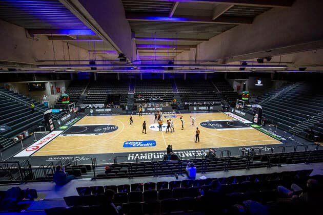 Sport Bilder des Tages BBL easyCredit Basketball Bundesliga Saison 2020 2021 2. Spieltag am Donnerstag, 10. Dezember 2020 in der edel-optics.de Arena in Hamburg: Hamburg Towers - Jobstairs Giessen 46ers Uebersicht edel-optics.de Arena Hamburg Towers - Jobstairs Giessen 46ers