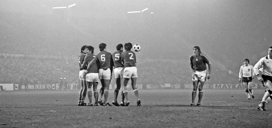 02.04.1988 Deutschland - Ungarn Deutschland, Frankfurt, 15.11.1978, Fussball, DFB Deutschland - Ungarn (0:0): Klaus Allofs (Deutschland).
