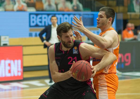 GER, Basketball, RASTA Vechta vs Telekom Baskets Bonn 11.12.2020, RASTA Dome, Vechta, GER, easy Credit-BBL, RASTA Vechta vs Telekom Baskets Bonn, im Bild