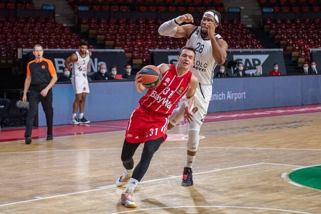 Zan Mark Sisko 31 (FC Bayern), Guerschon Yabusele 28 (Asvel Lyon Villeurbanne), FC Bayern Basketball vs. Asvel Villeurbanne, Basketball, Euroleague, 11.12.2020 Muenchen Bayern Deutschland