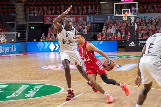 Moustapha Fall 10 (Asvel Lyon Villeurbanne), Wade Baldwin 2 (FC Bayern), FC Bayern Basketball vs. Asvel Villeurbanne, Basketball, Euroleague, 11.12.2020 Muenchen Bayern Deutschland