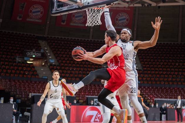 Zan Mark Sisko 31 (FC Bayern), Guerschon Yabusele 28 (Asvel Lyon Villeurbanne), FC Bayern Basketball vs. Asvel Villeurbanne, Basketball, Euroleague, 11.12.2020 Muenchen Bayern Deutschland